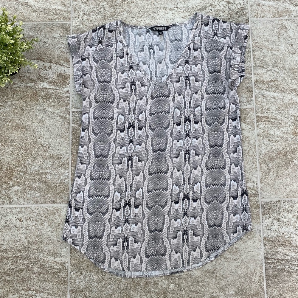 NWOT Snakeskin patterned shirt in grey